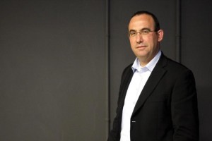 Ehud Gazit en las instalaciones del Instituto de Bioingeniería de Cataluña
