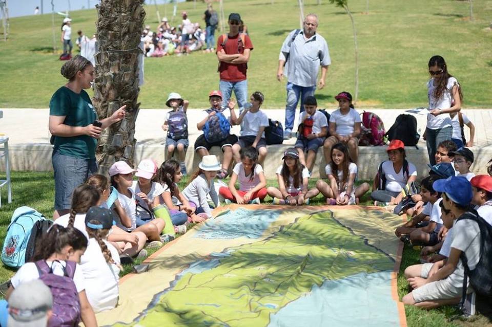 Escolares aprendiendo sobre la conservación del agua. (Facebook)