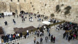 El Muro de los Lamentos en la actualidad. Desde hace 3000 años es el lugar más sagrado para el judaísmo (shutterstock)