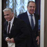 Lapid critica los comentarios de Lavrov como un «error histórico imperdonable, escandaloso y horrible»