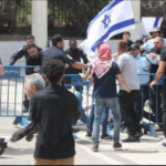 Estudiantes árabes de Tel Aviv se enfrentan con manifestantes pro israelíes en el Día de la Nakba