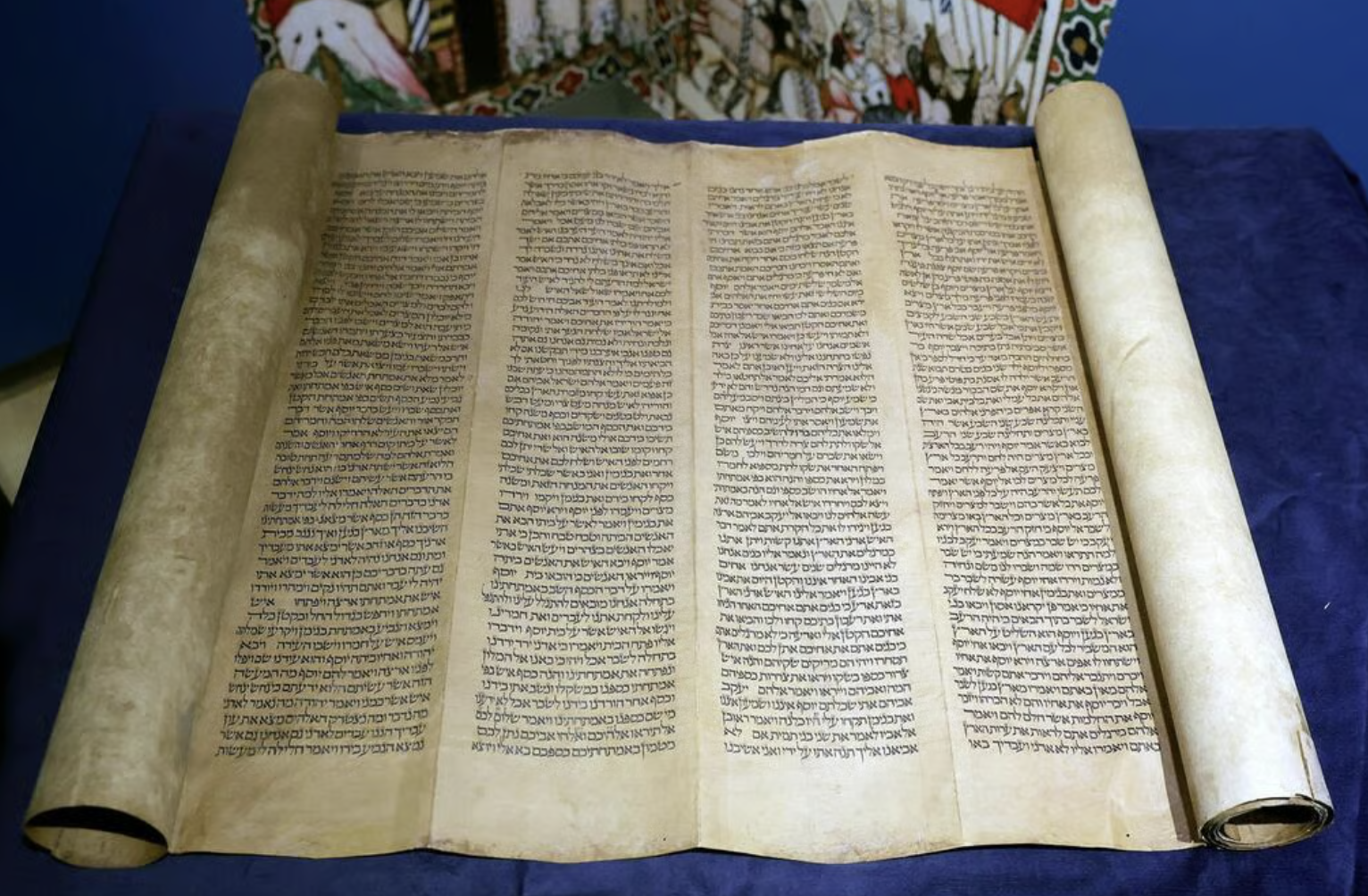 Se desvela un raro rollo de la Torá español medieval para Shavuot ...