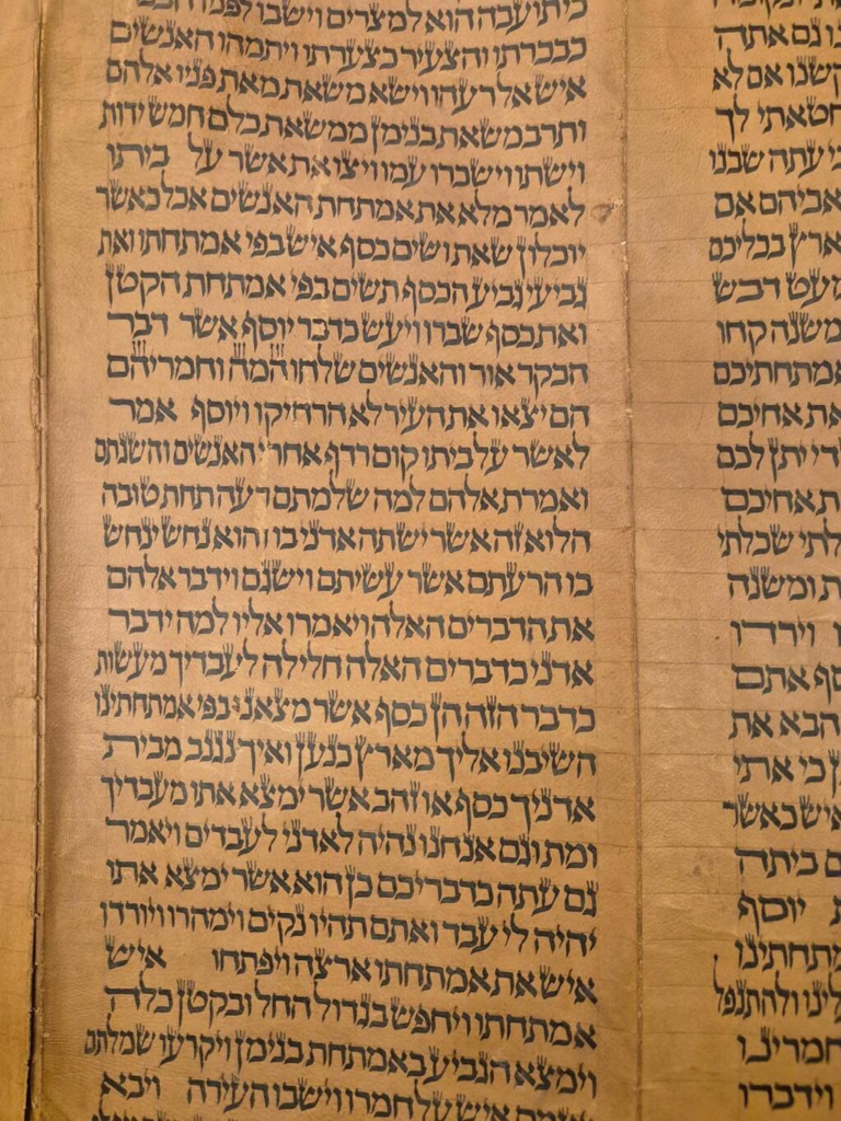 Se desvela un raro rollo de la Torá español medieval para Shavuot ...